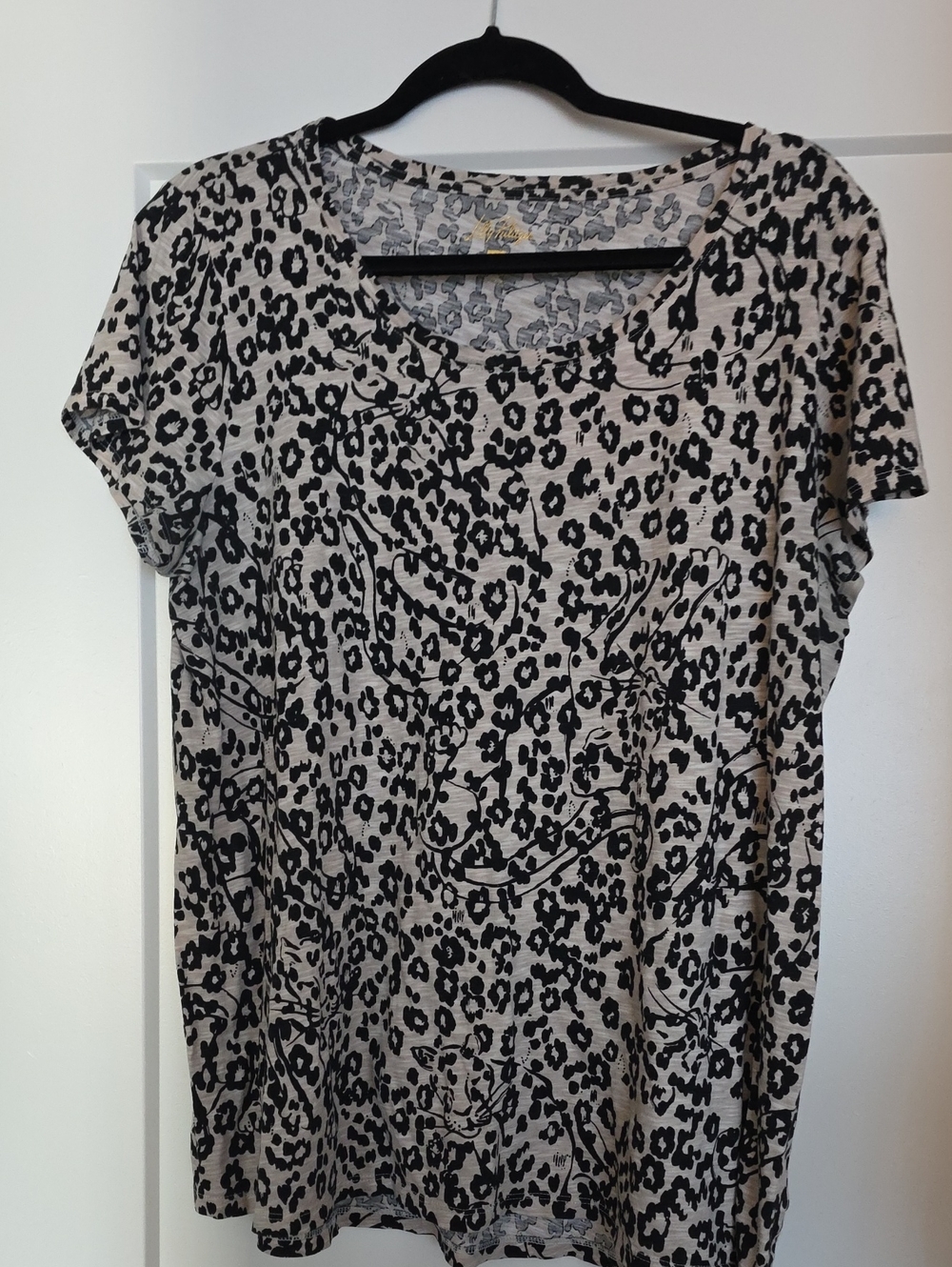 Lilly Pulitzer Black and Cream Leopard Short Sleeve Tee